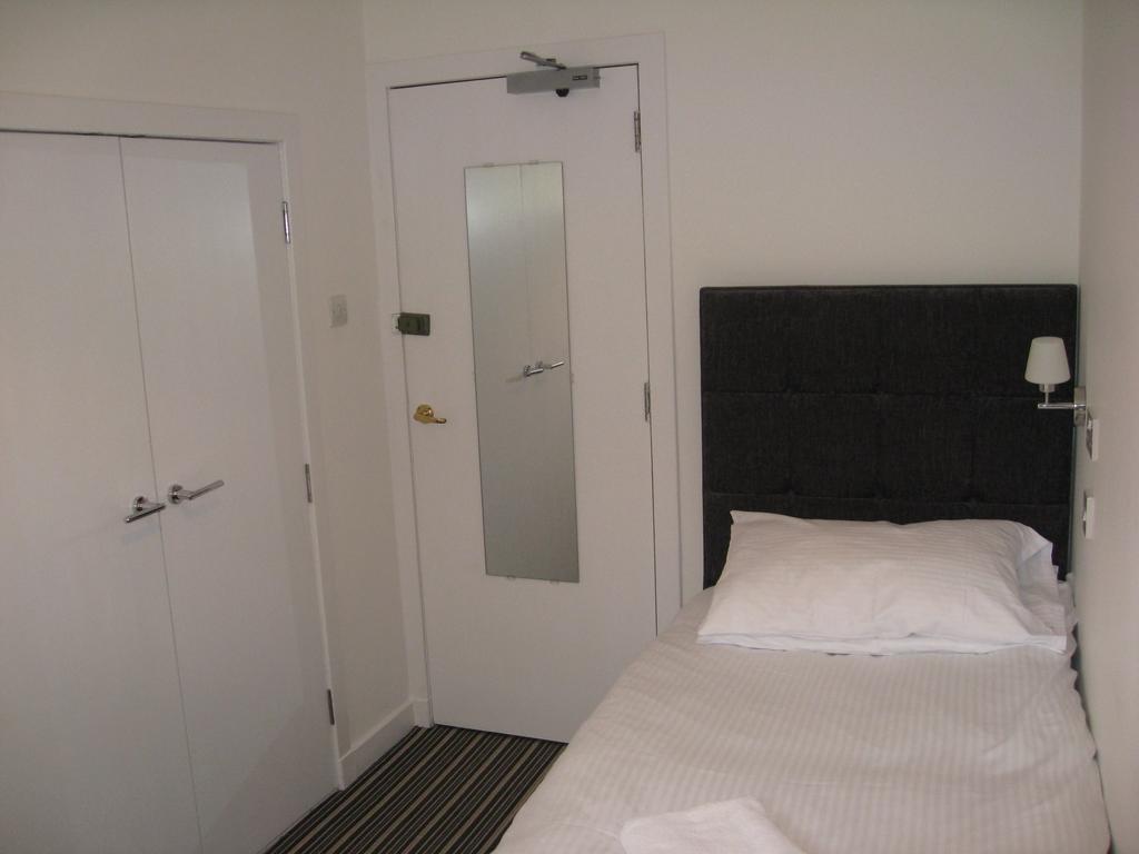 Aaran Central Guesthouse Aberdeen Room photo